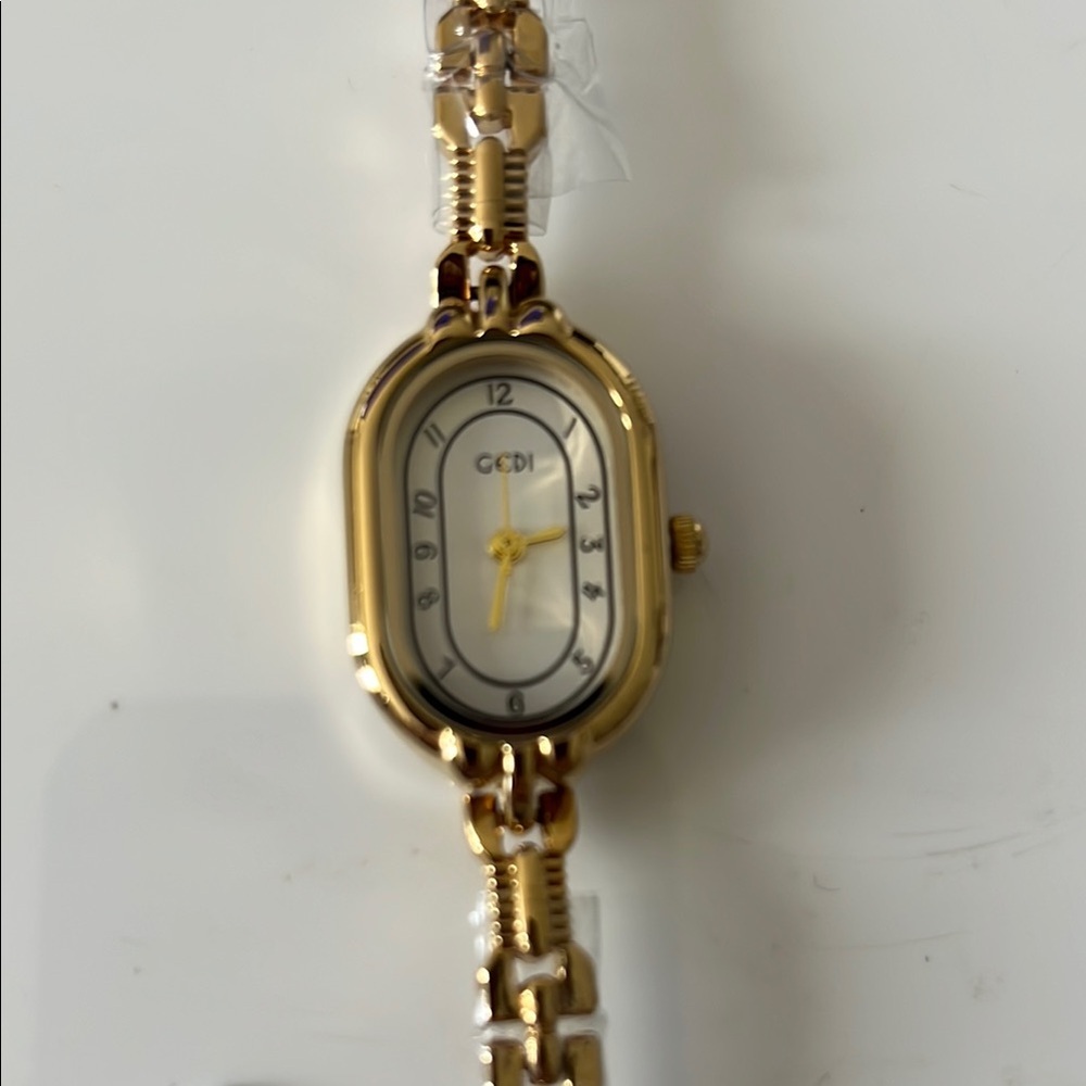 GEDI GOLD Women's Watch BRAND NEW OVAL FACE EXQUISITE